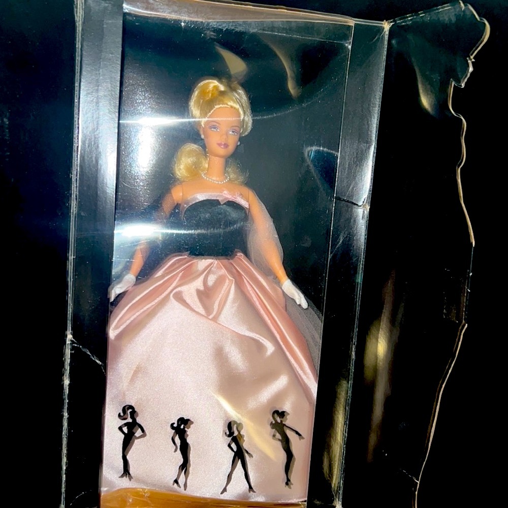 1992 or 1994 BARBIE TIMELESS SILHOUETTE in excellent condition